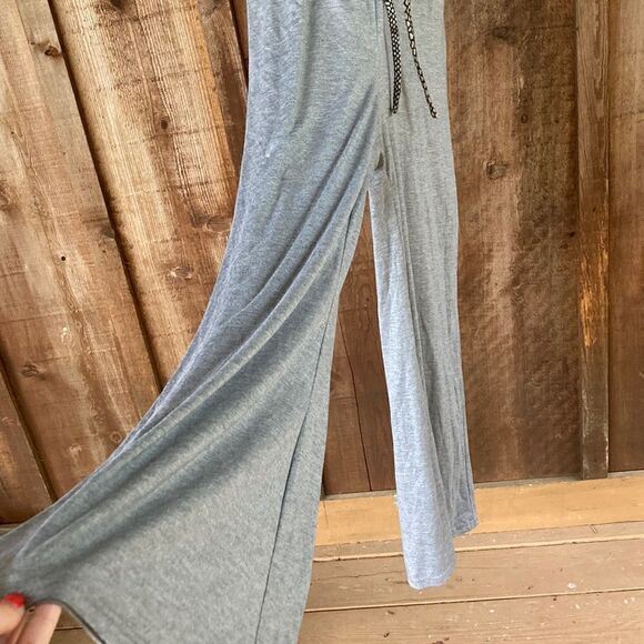 Elliatt Halter Mock-neck Cut-out Keyhole Snake Print Trim Wide Leg Jumpsuit - Picture 6 of 11